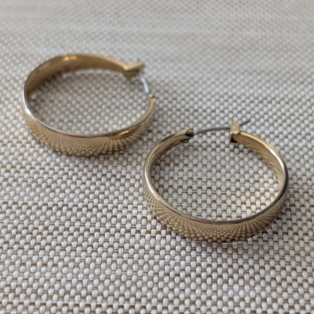 Classic Gold Tone Plated Hoop Earrings 1 inch Vintage